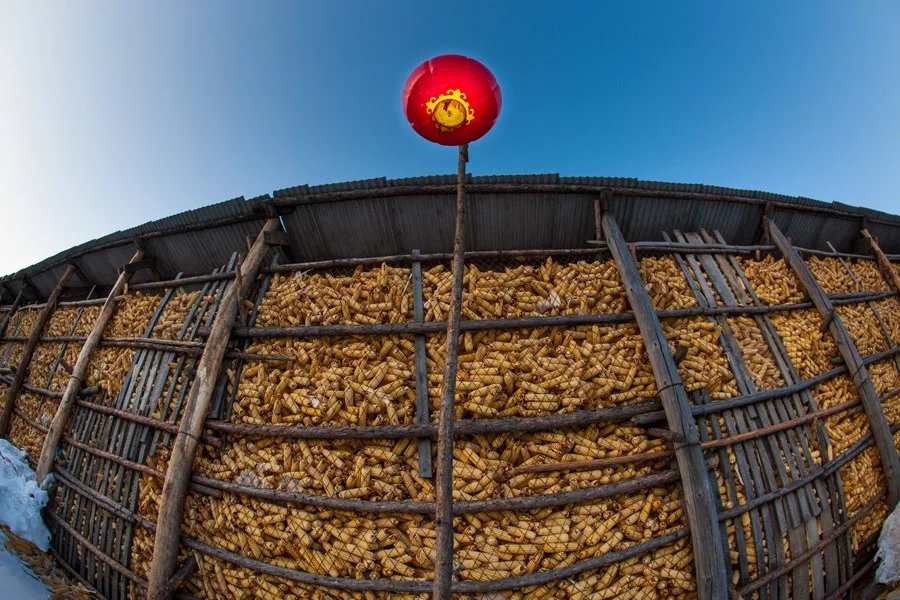 东北20怪了有"保密篓子东西盖"的说法,这个苞米楼子又有新的样式