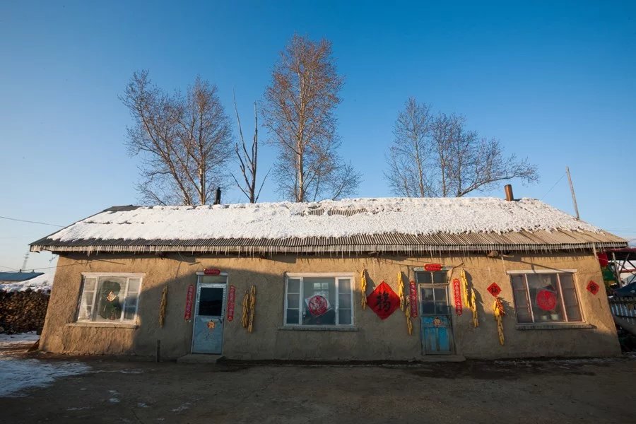 东北乡村特有的大土坯房,这里竟然是早年日伪时期日本人的伪警察署