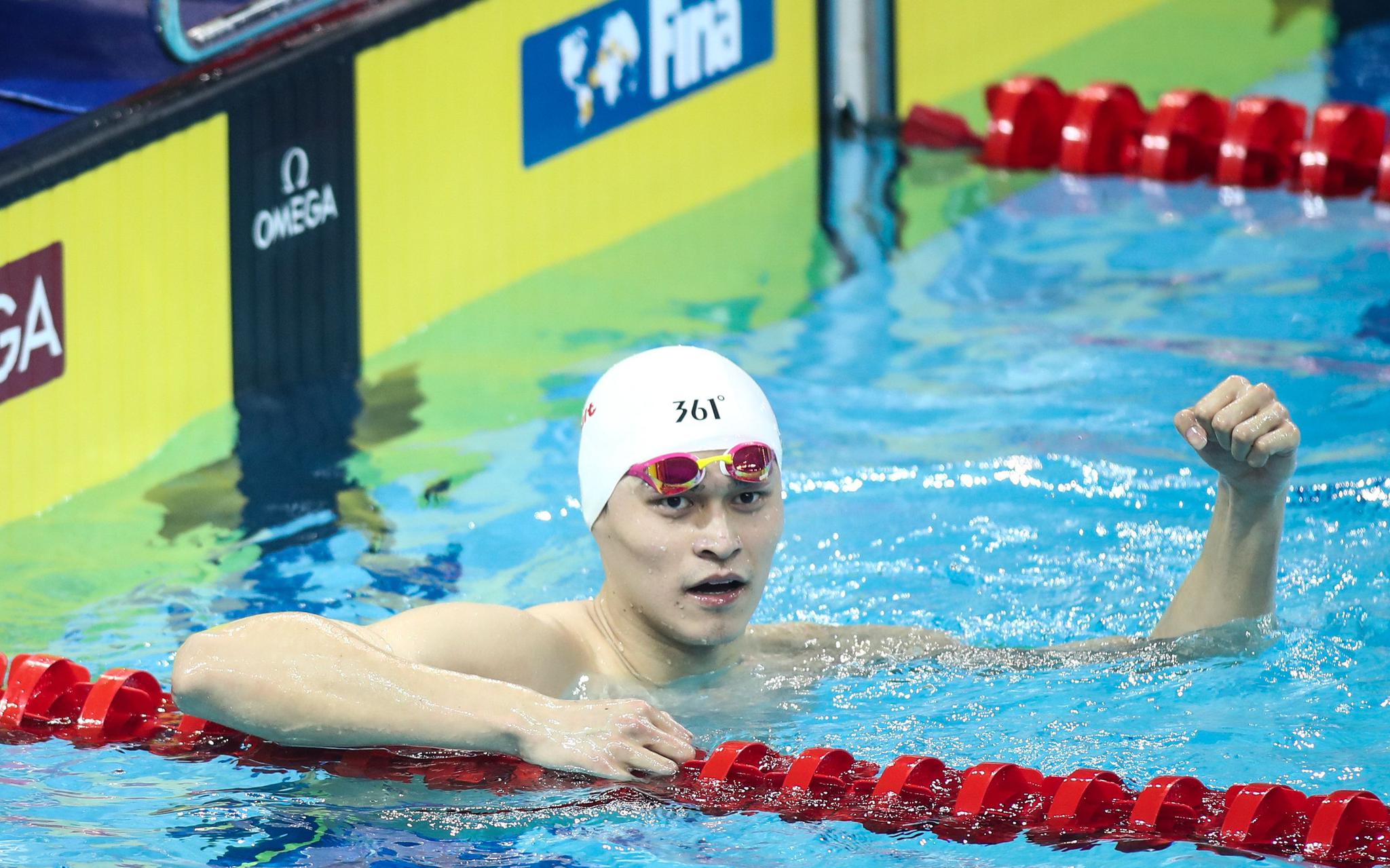 游泳——全国冠军赛：浙江队获男子4X100米混合泳接力冠军_青岛