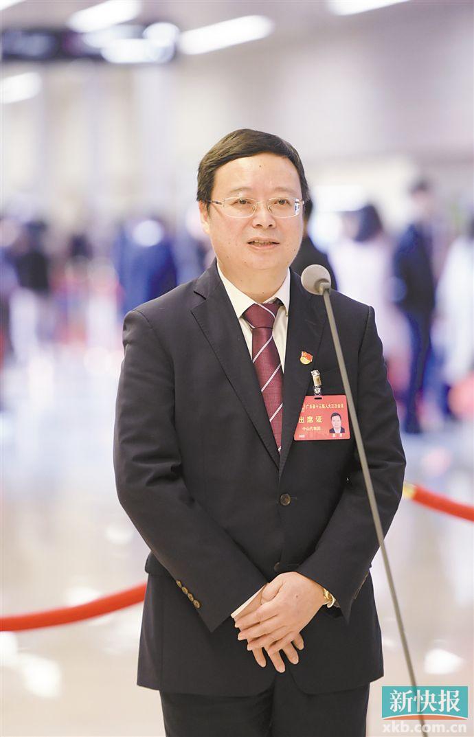 首场"代表通道"来了 六代表"接力"谈创新谈医改谈乡村振兴