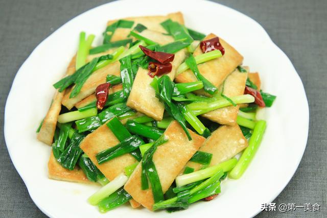 厨师长教你家常小葱煎豆腐,豆腐不破不碎,不粘锅,天天在家吃