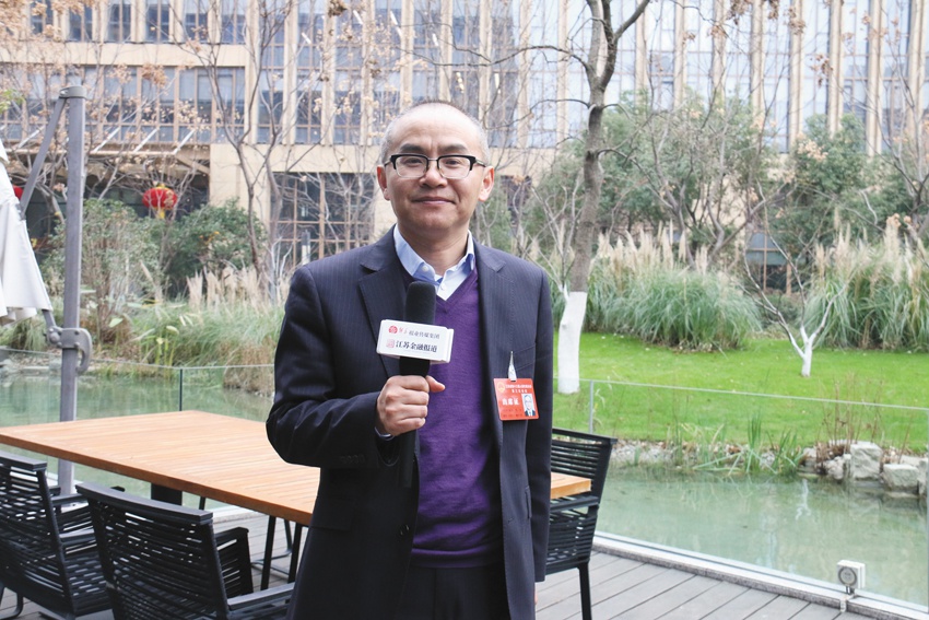 昨天,江苏省人大代表,东吴证券股份有限公司董事长范力接受本报记者