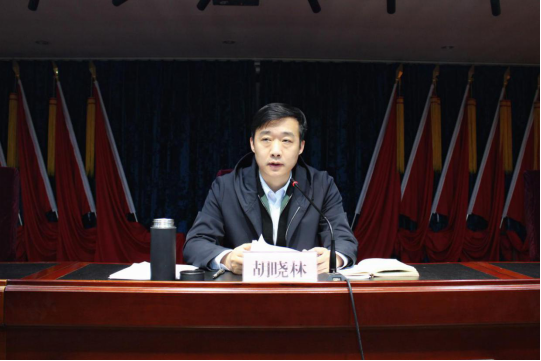 荥阳市应急管理局副局长张明辉宣读了郑州市安委办《转发河南省安委会