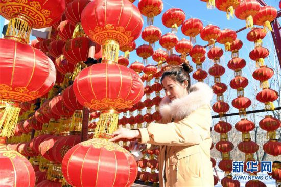 春节临近，有“天津后花园”之称的天津市蓟州区着力打造以冰雪、节庆为主题的文化旅游活动，吸引各地游客前来体验。新华社记者 马平 摄
