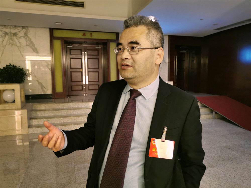 在省人大代表,江苏南博云媒信息科技有限公司总经理郭晓松看来,大到