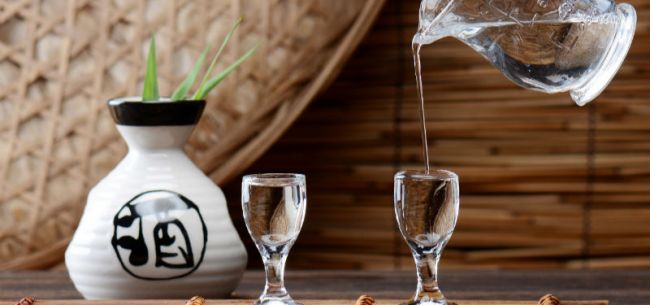 胡润研究院：白酒消费理念正从“喝名酒”向“喝老酒”转变