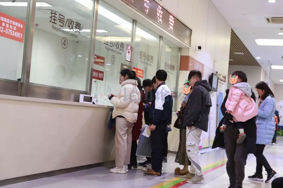 刚刚,昆山知名医院真实一幕被拍下