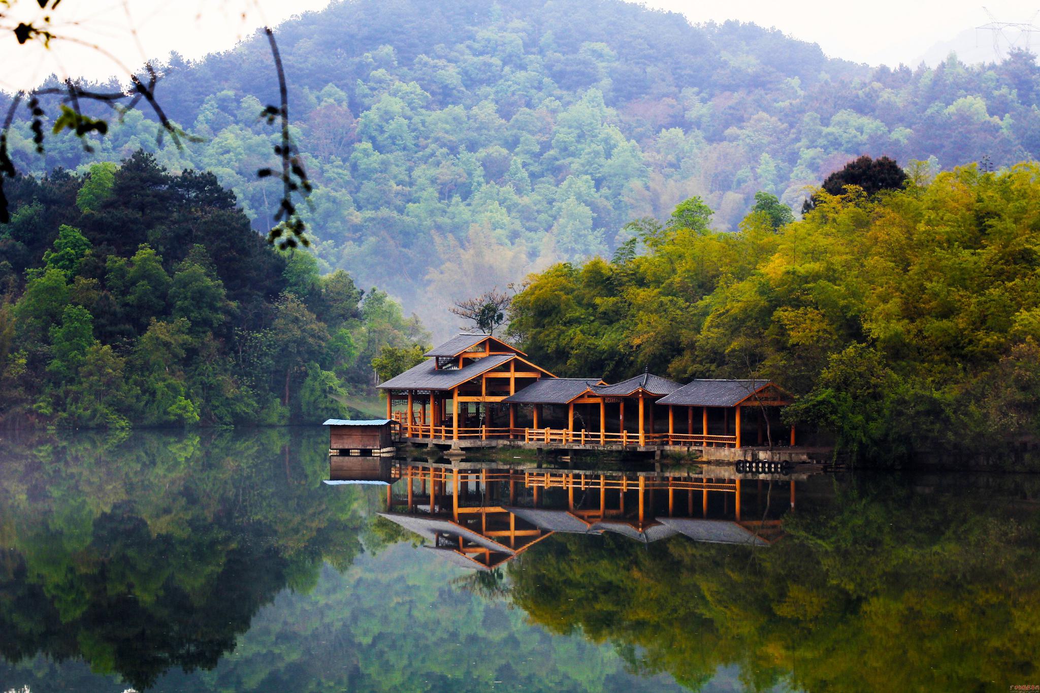 初冬晨曦,平果市芦仙湖湿地公园宁静秀美,凉风习习,神清气爽,&nb;p