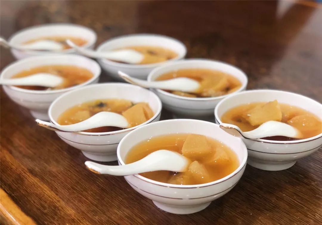 基地的潮汕,自北方移民而来的潮州人保留了糖水在北方的旧名——甜汤