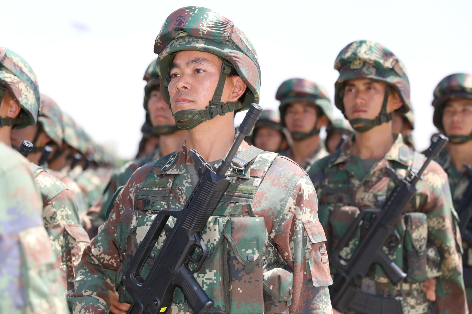 火箭军军官突发疾病倒在战位:生前参与发射导弹45发