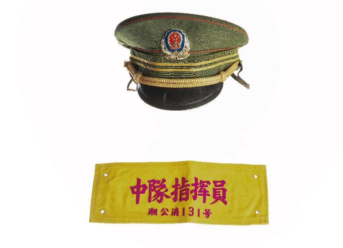 李科林生前用过的帽子、袖标。