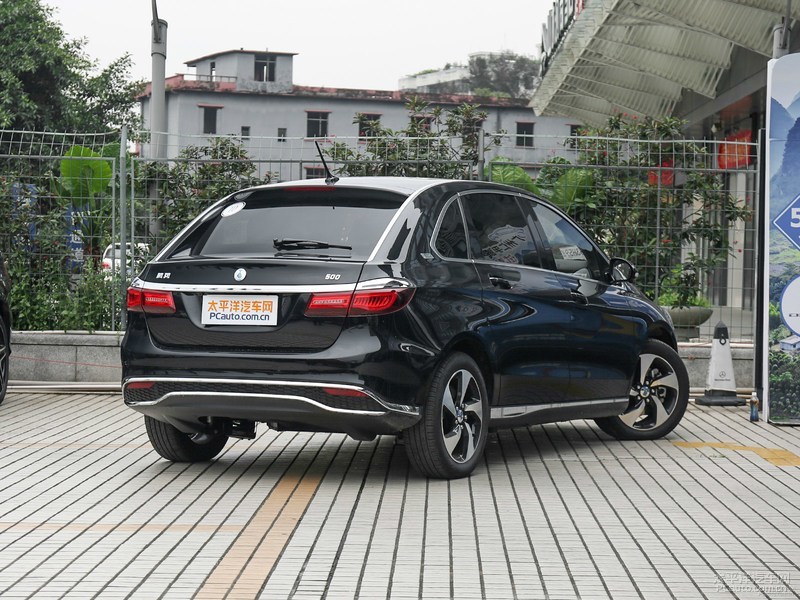 它也算是国内最早率先进入新能源领域的电动车品牌,首款车型腾势300于