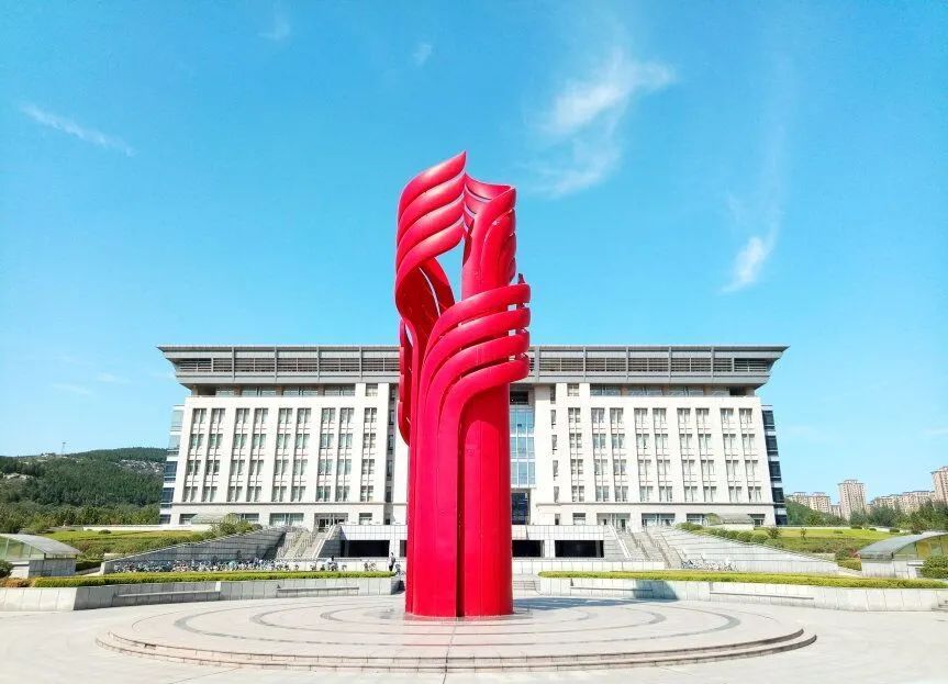又迎来一批批稚嫩青年送走一批批有成学子升华广场陪伴济大度过无数