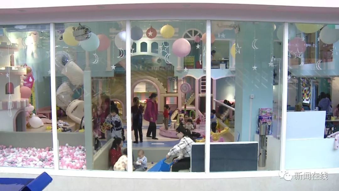 男子拎起男童直接丢出去！看到孩子事后的反应，男童母亲做了一个决定休闲区蓝鸢梦想 - Www.slyday.coM