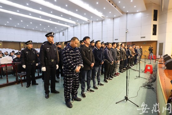盗墓团伙盗武王墩墓后"黑吃黑" 28人受审