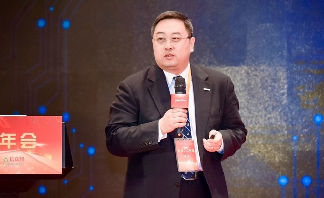 浪潮企业推进部总经理刘志勇做主题演讲刘志勇在《数字企业智领未来》