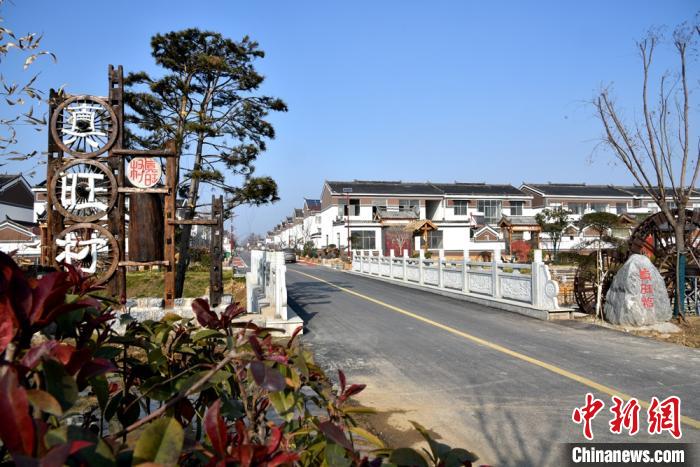 江苏徐州马庄:煤矿塌陷区上"长出"的"桃花源"