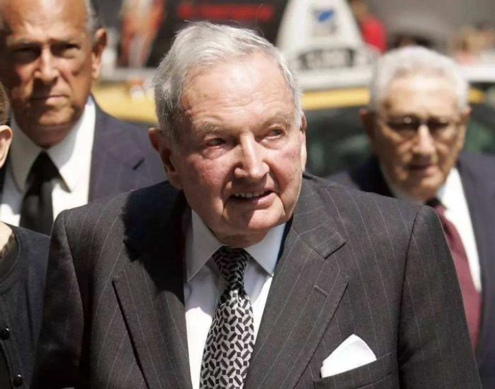 美国最长寿亿万富翁,花上亿连换6颗心脏续命,最后活了多少岁?