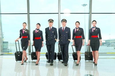 从南苑转场大兴后,中联航在aoc控制中心大厅内的席位从13个增加到27个