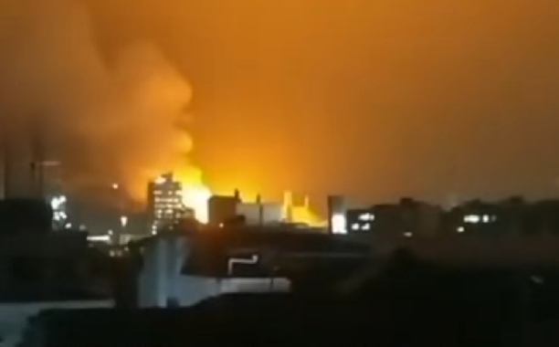 1月17日晚间，贵州兴发化工有限公司发生燃爆事故，目前救援人员尚在处置明火。视频截图