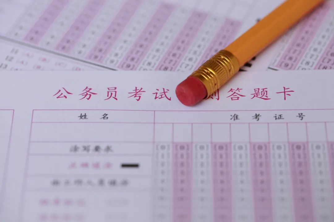 谁能尝到国考扩招的“甜头”？ 岗位仅增1000多 报名骤增20万