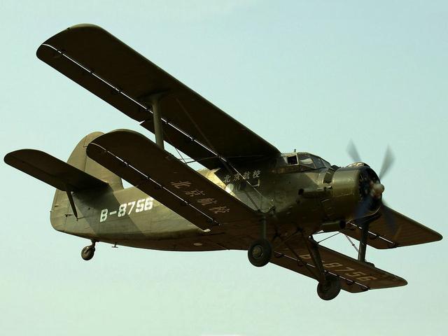 大飞梦始运6中型运输机新中国最早的自行研制大飞机尝试