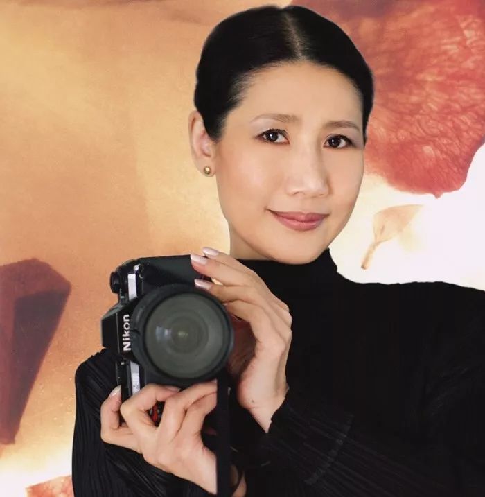 福布斯生活 | 跟随艺术家王小慧走进"赫本时代"|王小慧|赫本|展览_新