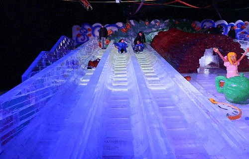 冰灯滑梯图片