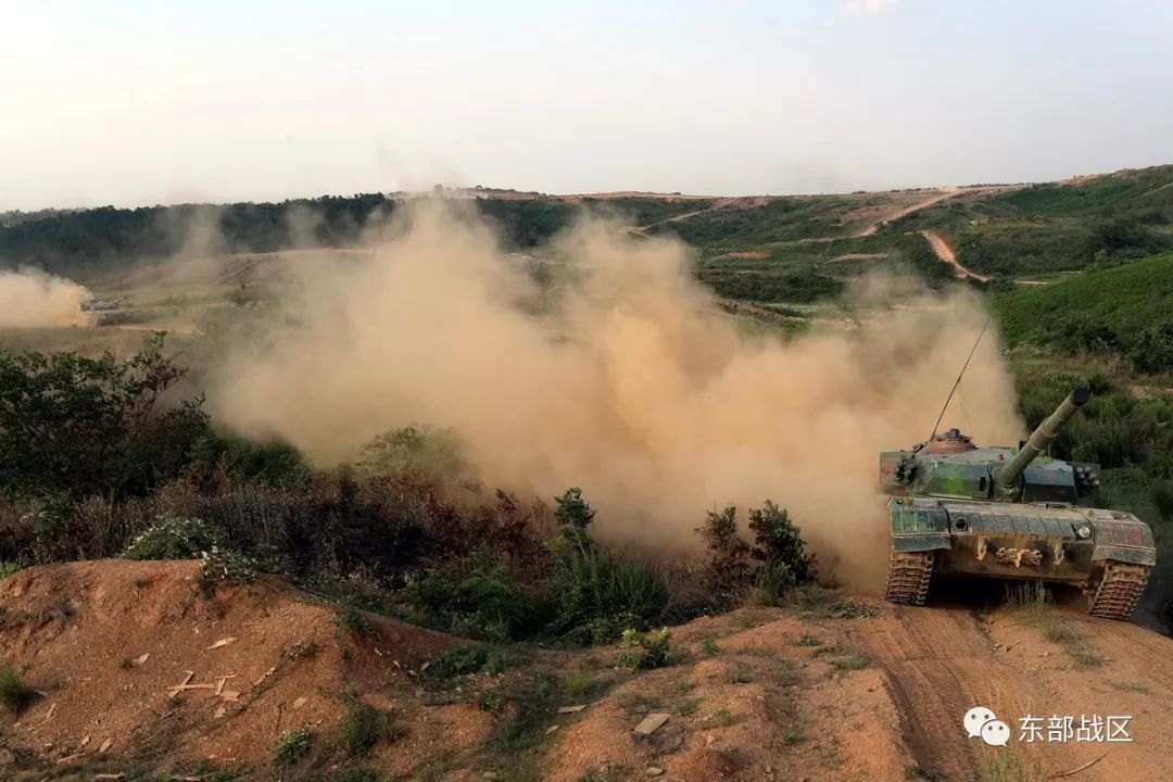 狂飙突进装甲编队三界驰骋速度堪比越野汽车附视频