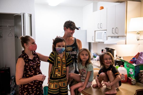 美国10月失业率降至6.9% 美媒：新增岗位六分之一为临时工