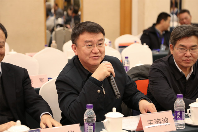 报告李君龙作报告李风雷做报告郝昀做报告孟松鹤汇报李明江主持座谈会