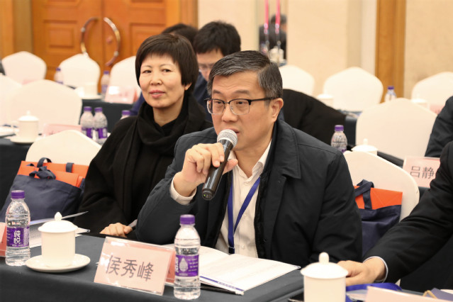 报告李君龙作报告李风雷做报告郝昀做报告孟松鹤汇报李明江主持座谈会