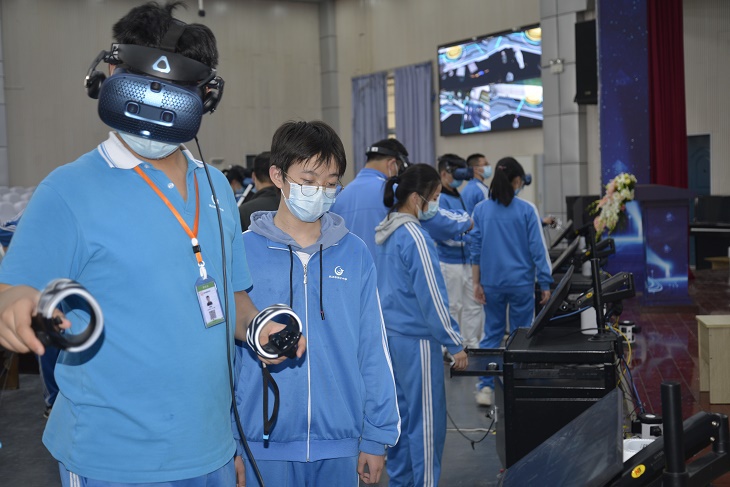 中国联通5gvr虚拟实验教学打造趣味课堂