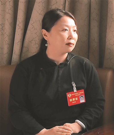 吴华芳:我今年带来两个提案,第一个是建议建立困难家庭大数据公益