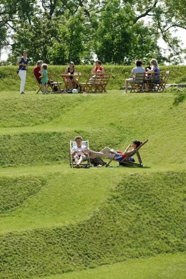 草坪,现代景观地面空间不可或缺的背景你真的需要吗?