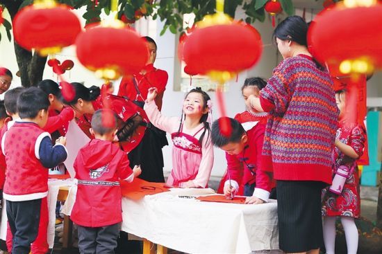 海南省軍區幼兒園:體味民俗共慶元旦