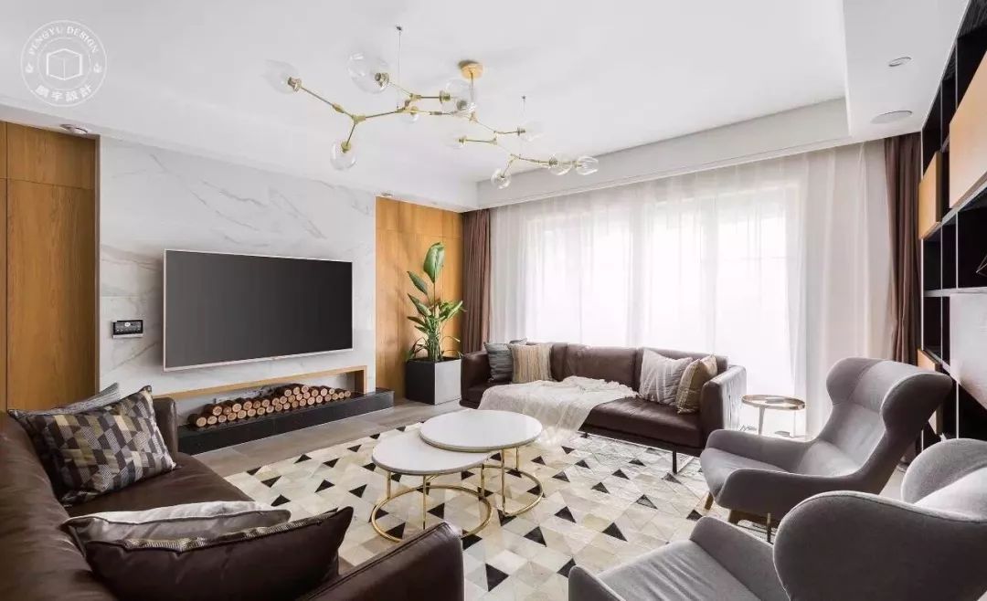 用石材装电视墙，原始粗犷的质感，自然而又高档！