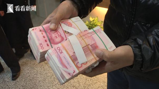 视频|遗落10万现金的主人找到了!原来当时他喝醉了