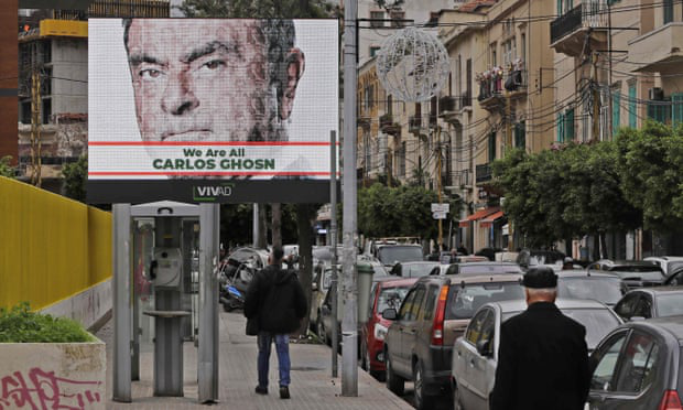 △2018年12月戈恩首次被捕后，黎巴嫩首都贝鲁特街头海报支持戈恩 图片来源：法新社
