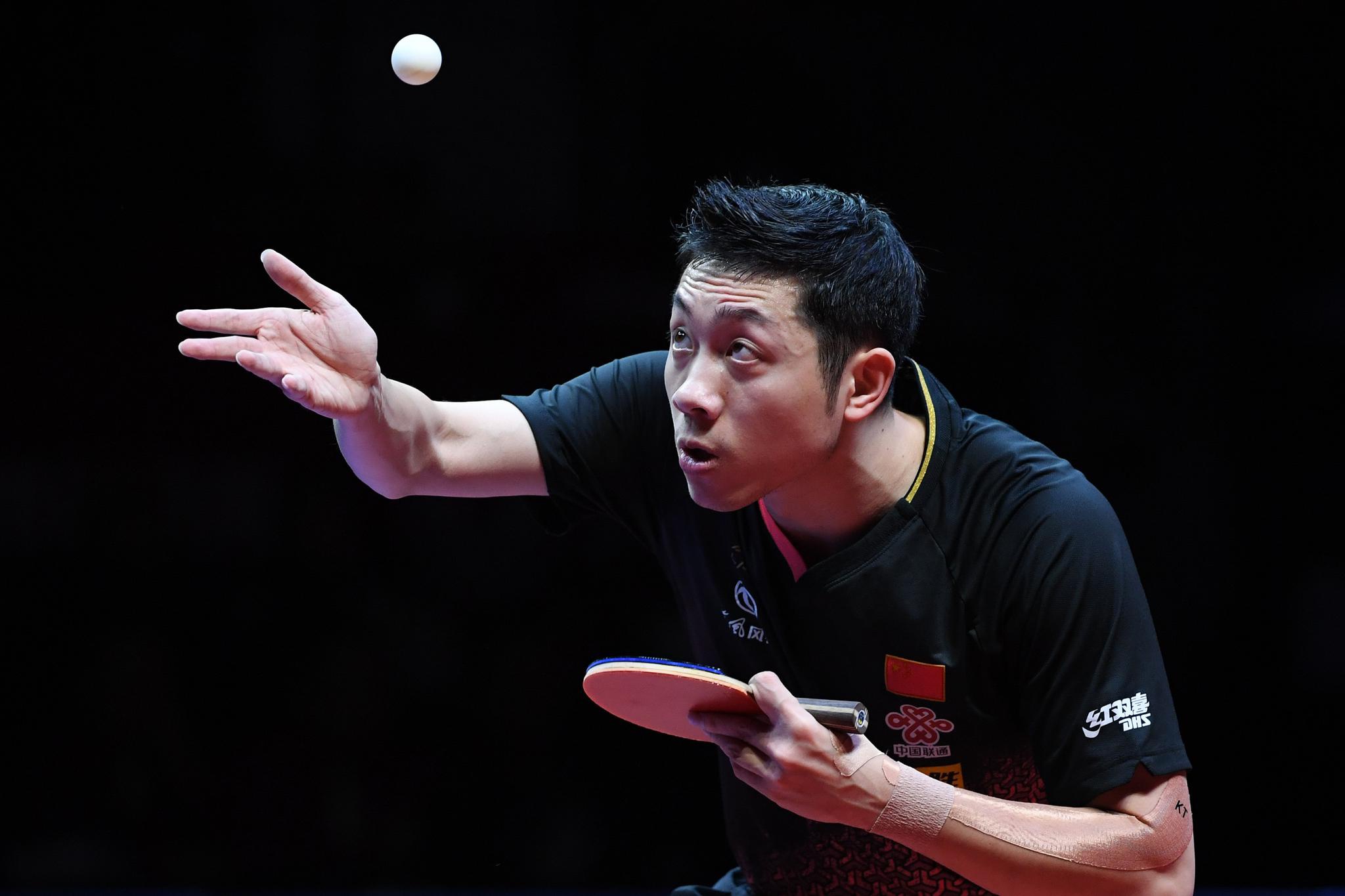 1月2日,徐晨皓在失分后做鬼脸.↑1月2日,许昕在比赛中发球.↑1月杖 