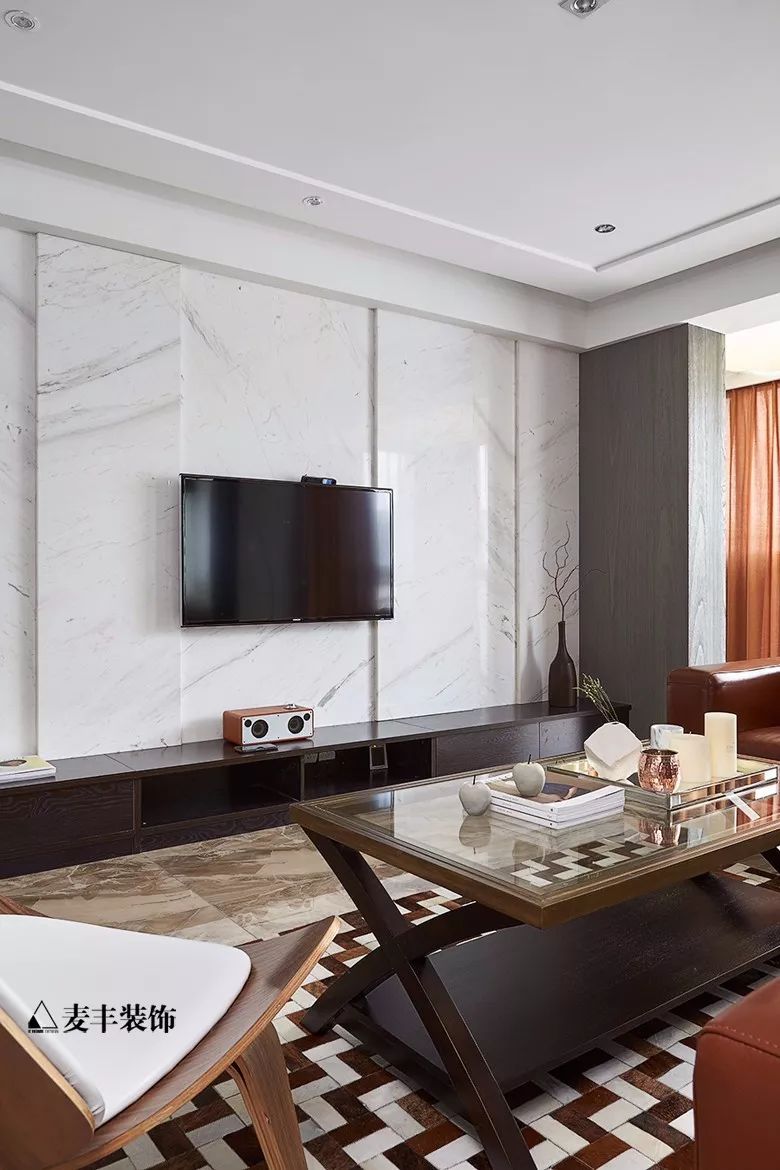 用石材装电视墙,原始粗犷的质感,自然而又高档!