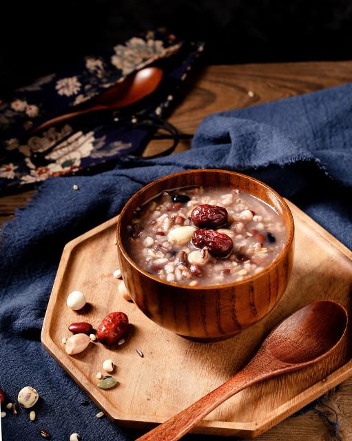 舌尖上的腊八节:北京"八宝粥"有果狮 陕西人喝粥又吃面