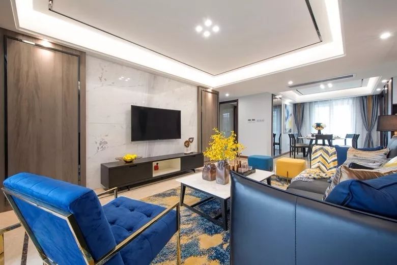 用石材装电视墙，原始粗犷的质感，自然而又高档！