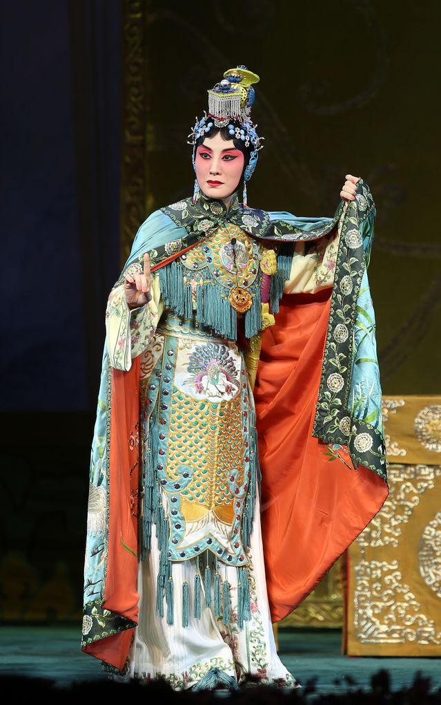 张火丁复演《霸王别姬》,再现虞姬"真容"|京剧_新浪新闻