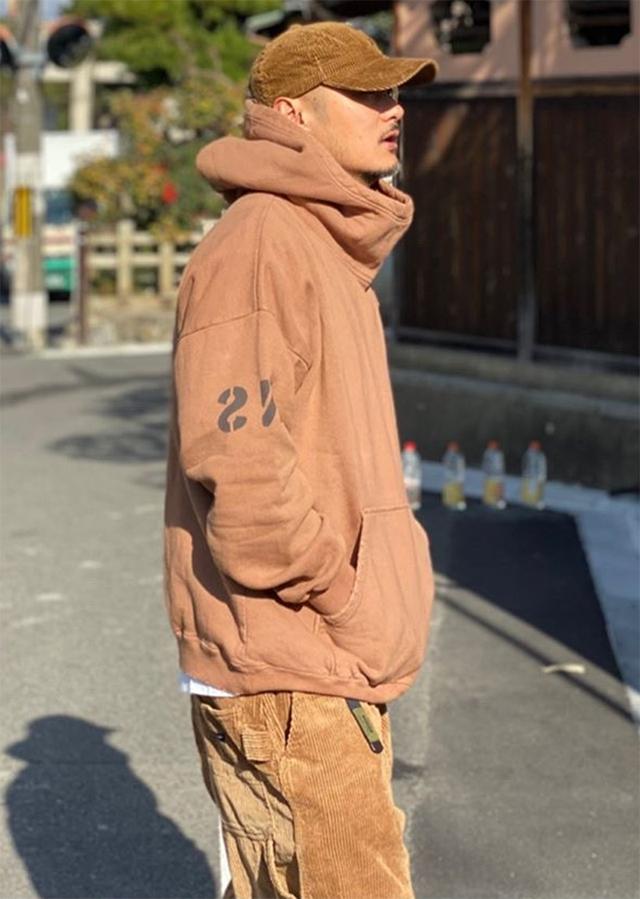 快向余文乐看齐,除了羽绒棉坎肩针织绿帽不可少