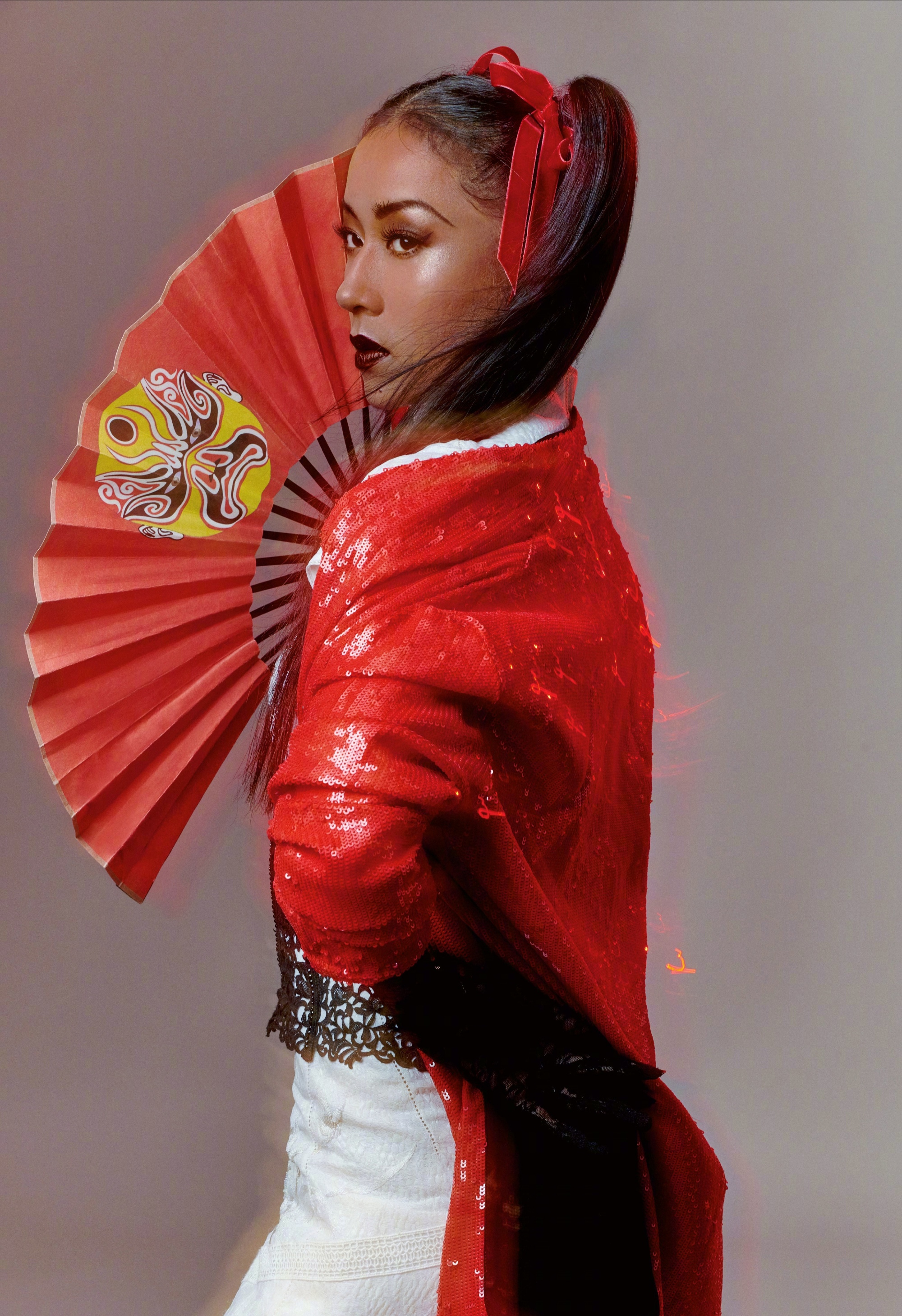 吉克隽逸穿旗袍扎双马尾,化身"中国娃娃",真给黑皮小伙伴长脸