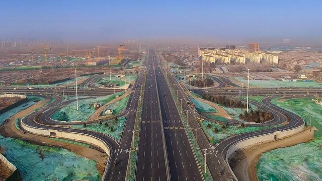 连接西部新城,北城新区,高铁片区,东部生态城.