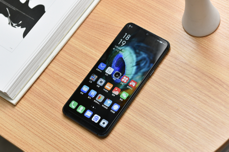 最优体验:不惧强光暗光 海信a6l随时随地畅享阅读