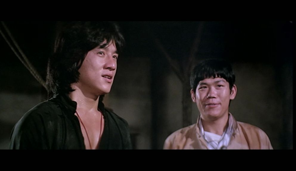 到1982年,成龙又捧另一位成家班兄弟火星(右),在《龙少爷》里跟他做"