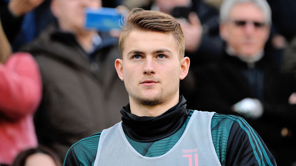 ""我也从博努奇那里学到很多,他的经验也很丰富,我试着从队友们那里学